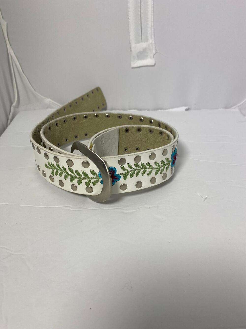 The Arizona Jean Co off white leather belt size M 40 inches long
